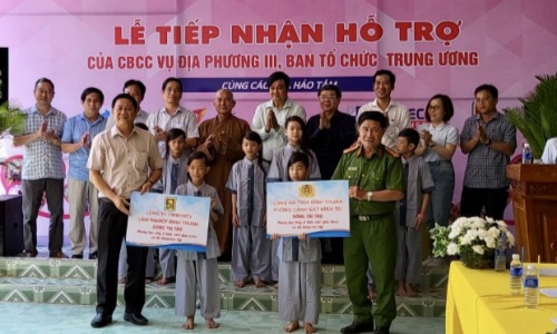 Vụ Địa phương III thực hiện chuyến công tác xã hội, từ thiện tại Bình Thuận